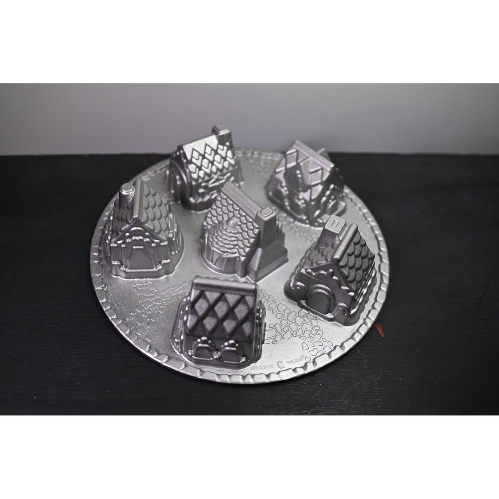 Nordic Ware Cozy Village Cast Aluminum 6 Cup Baking Pan Cake Pan USA Silver